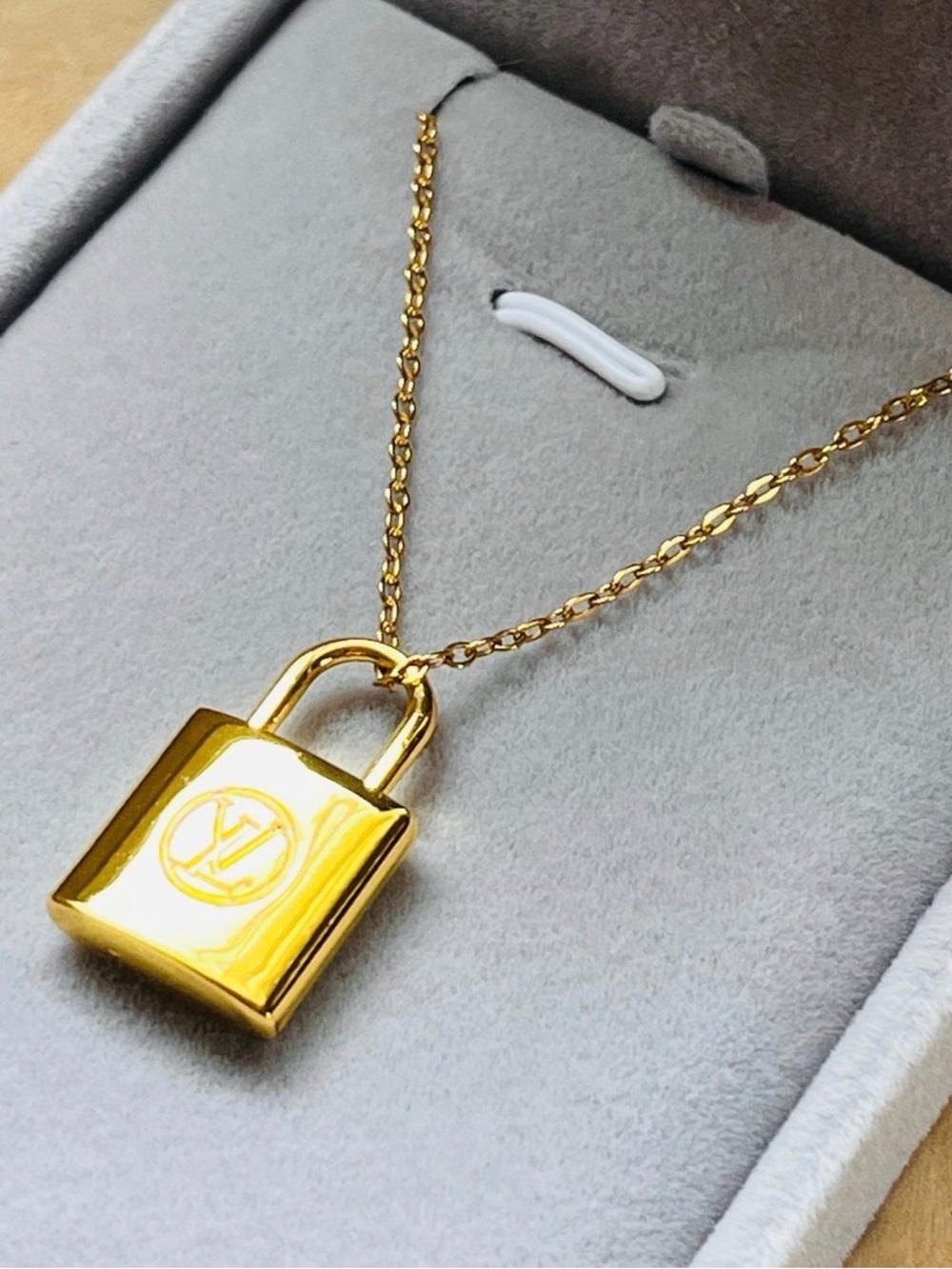 New Gold Tone Padlock Lock Charm Pendant Necklace 17” Chain w/ Gift Box